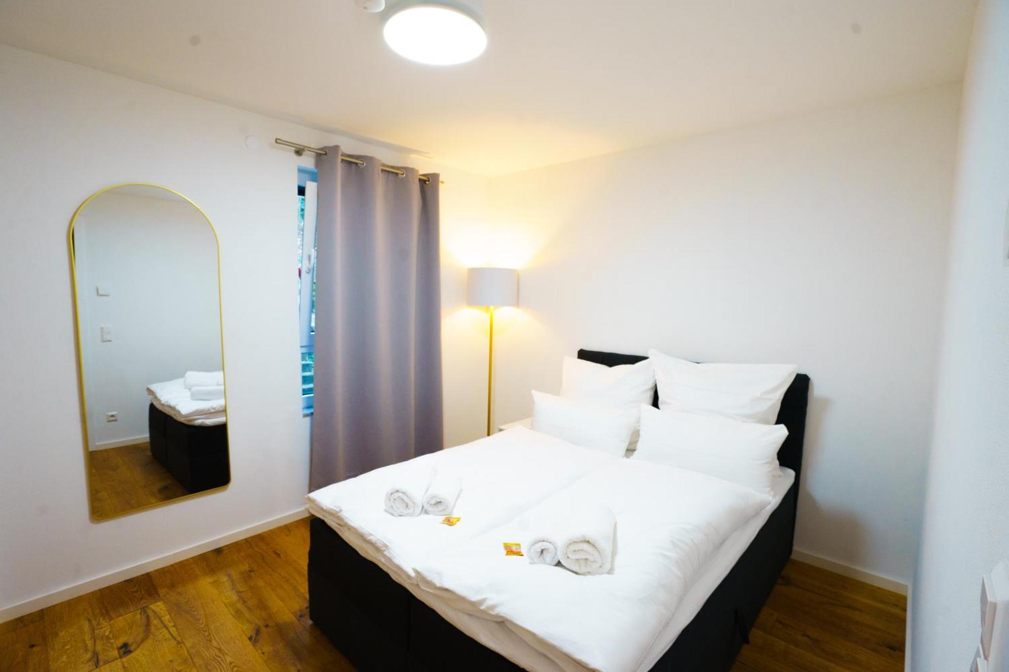 Prestige Apartments - Urban Lofts Ройтлинген Екстериор снимка